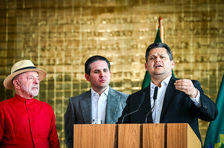 Lula, Hugo Motta e Davi Alcolumbre no Palácio da Alvorada